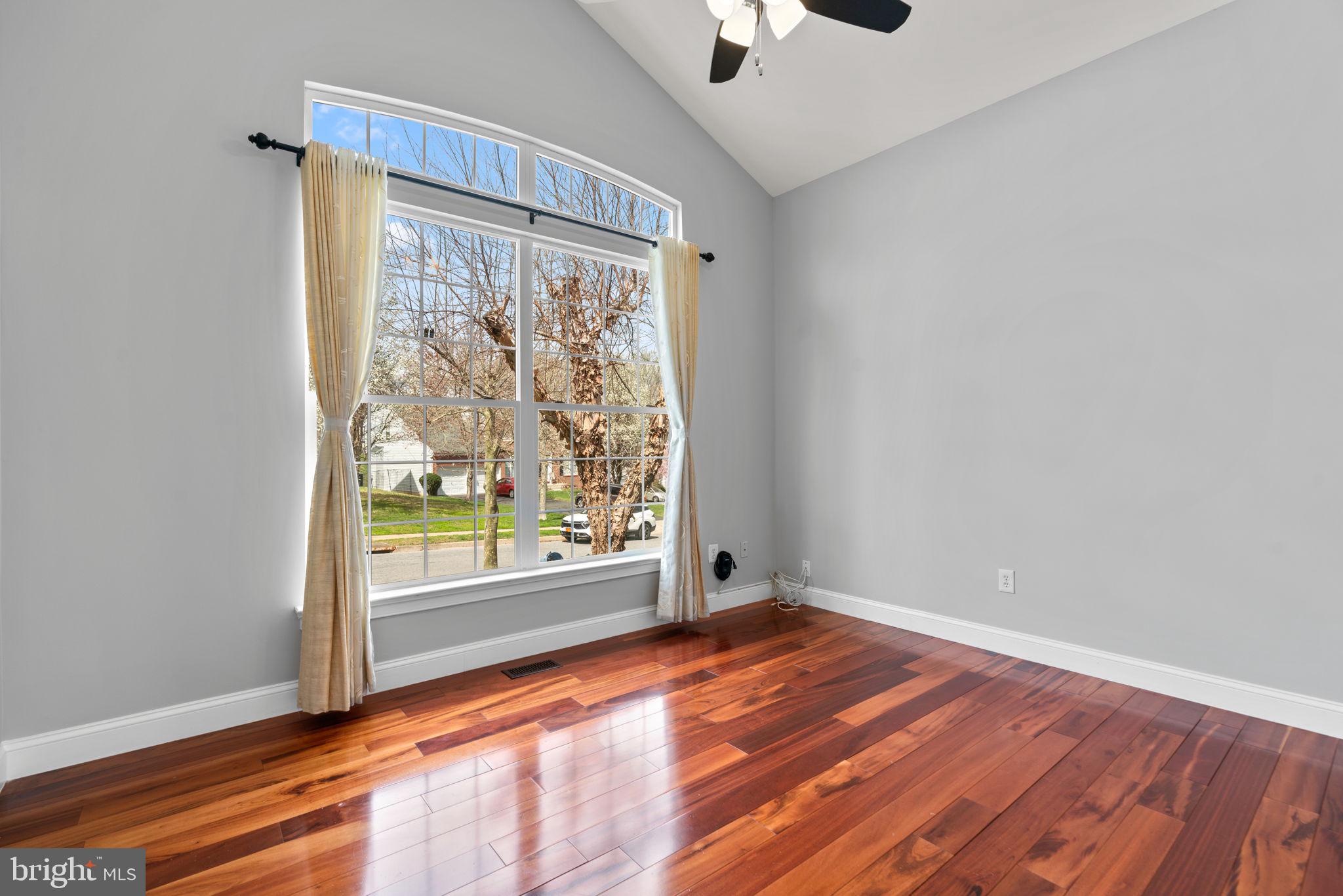 HOLLIFIELD ESTATES - Residential