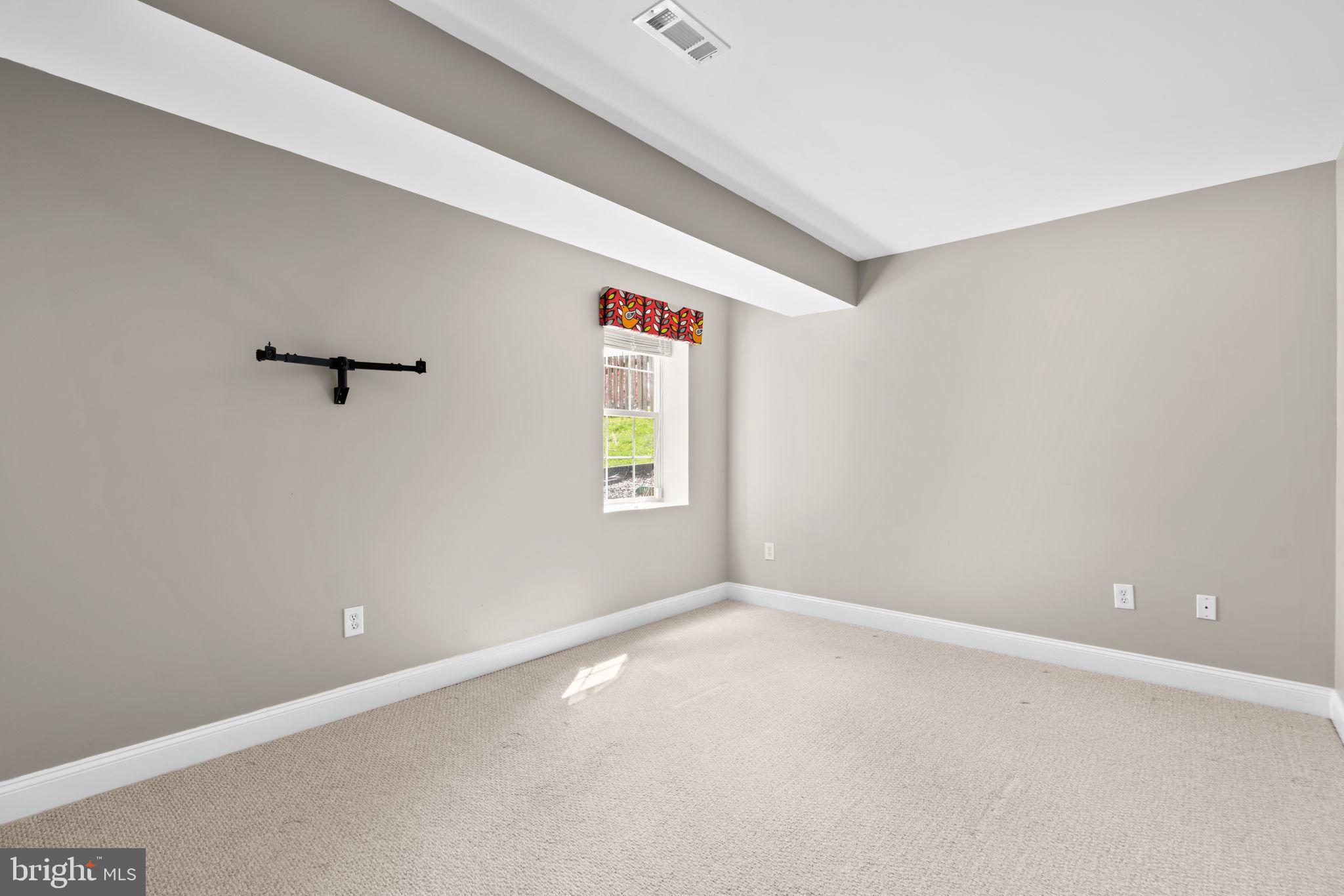 HOLLIFIELD ESTATES - Residential