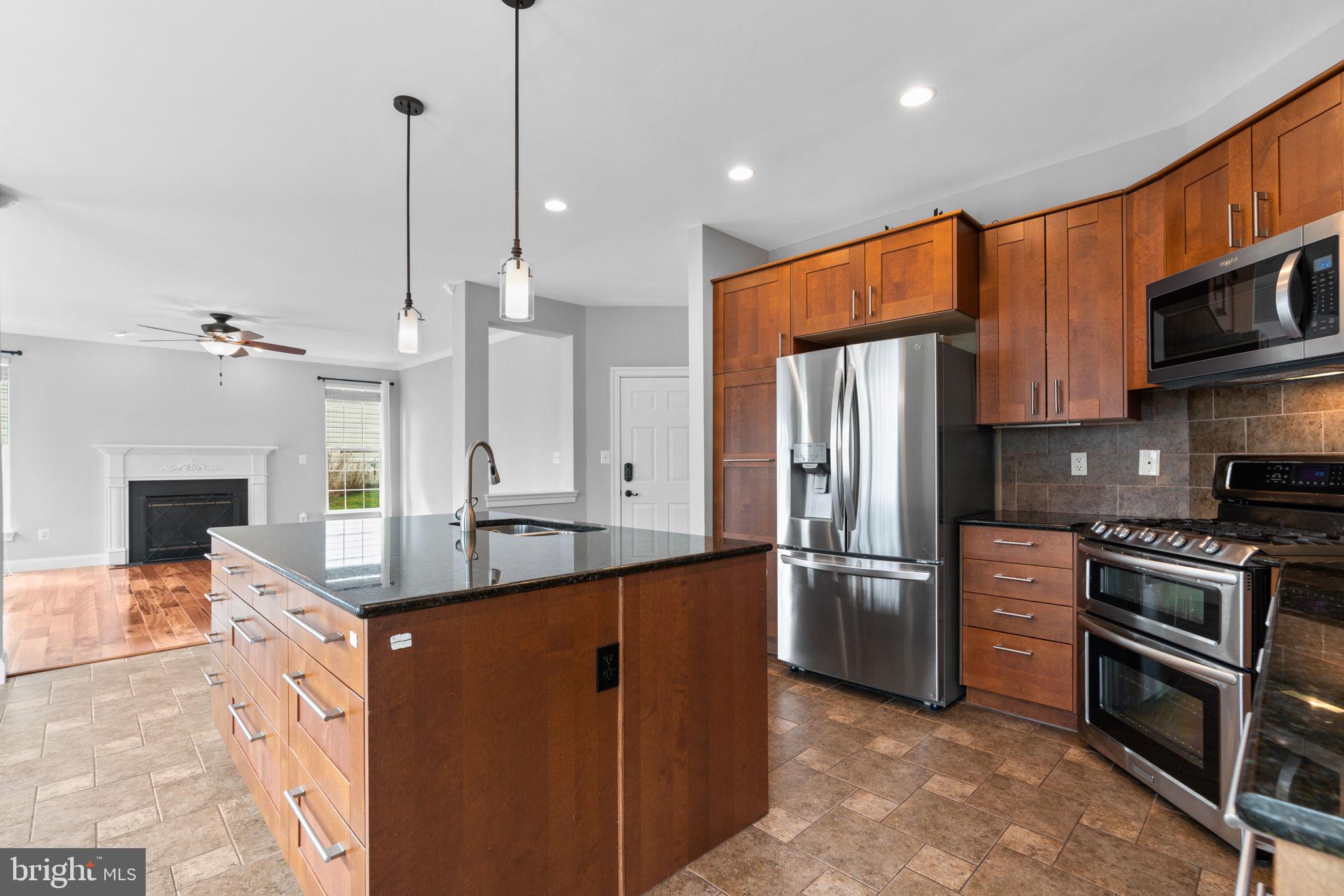 HOLLIFIELD ESTATES - Residential