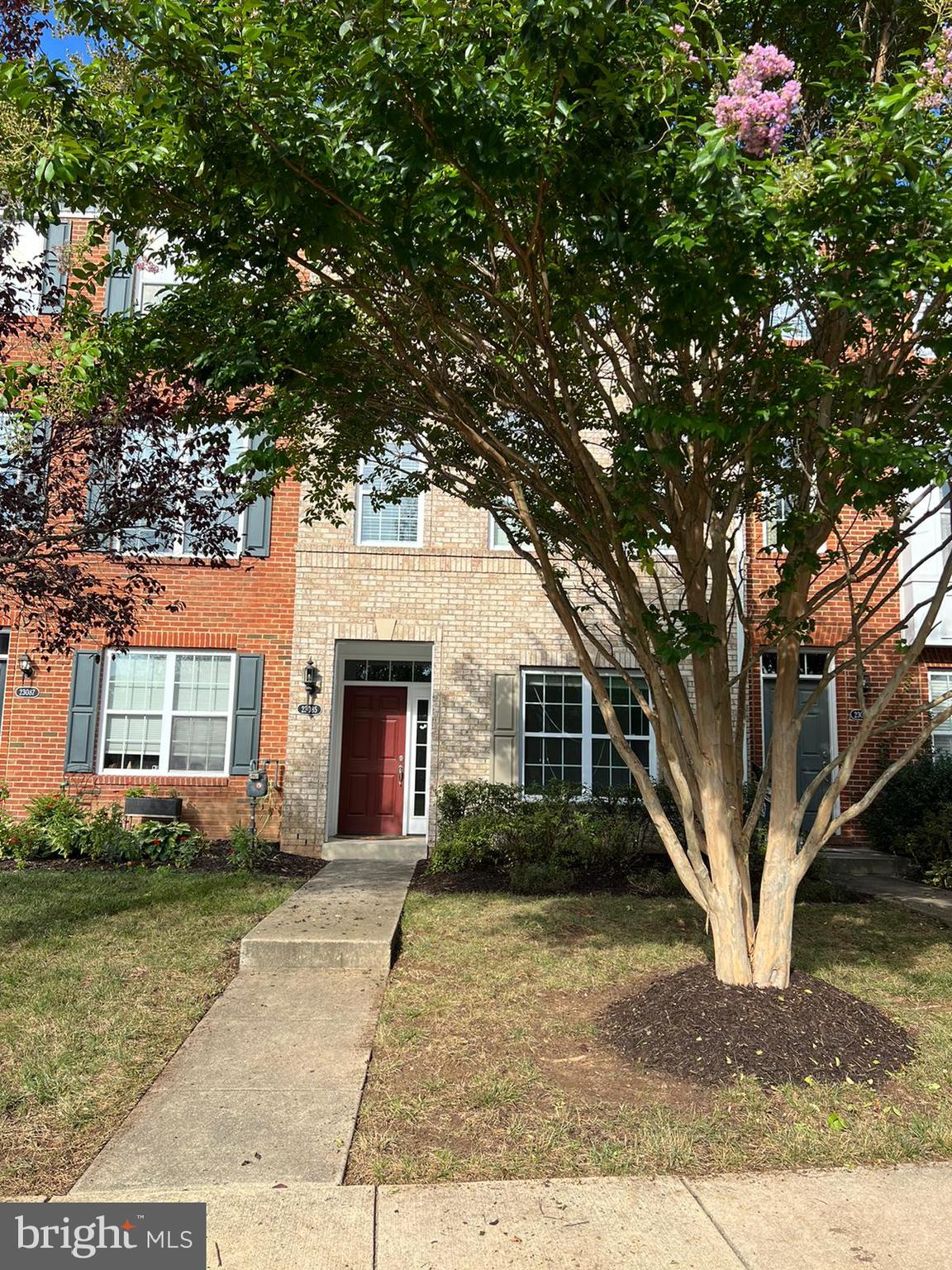 LOUDOUN VALLEY ESTATES - Residential