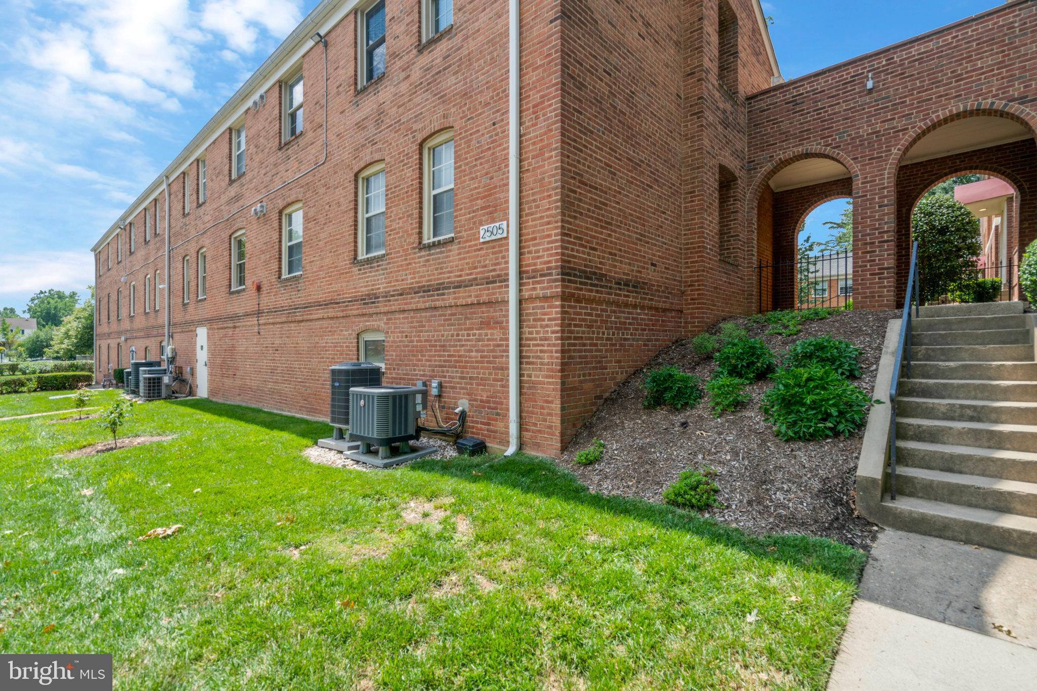 2505 ARLINGTON BOULEVARD 102