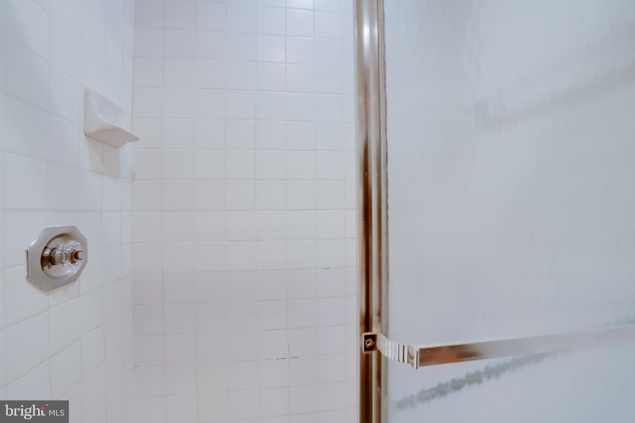 ARLINGTON CREST - Residential Lease