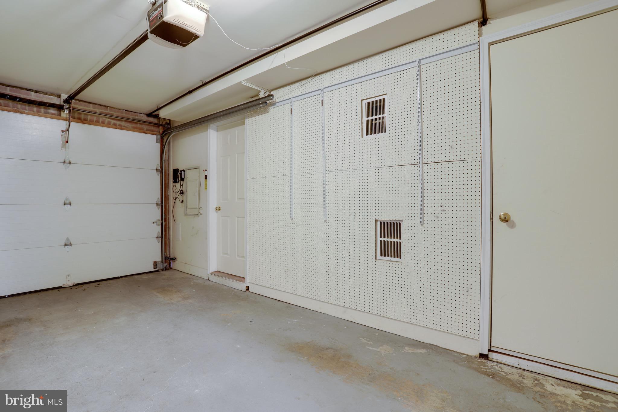 ARLINGTON CREST - Residential Lease