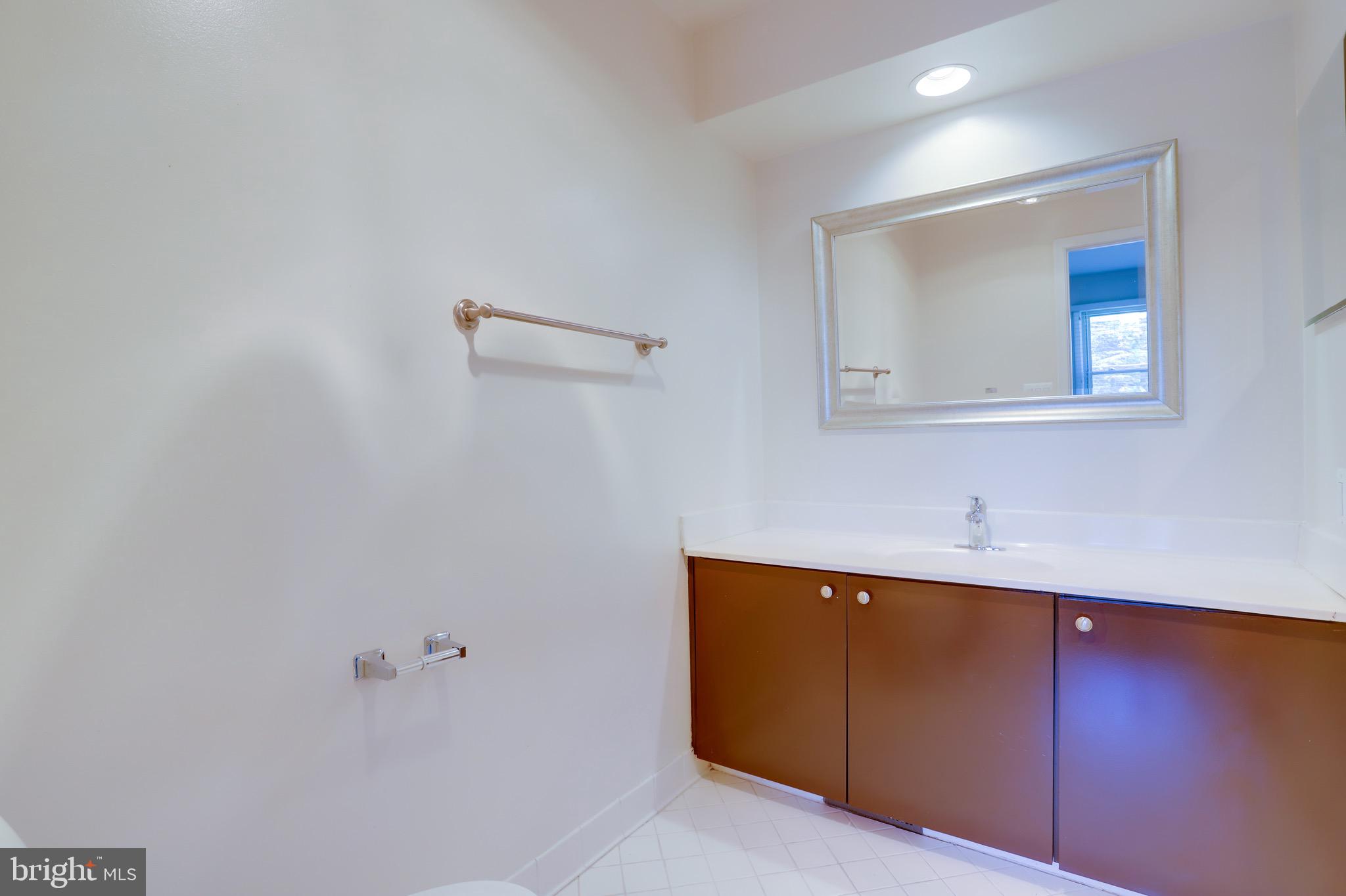 ARLINGTON CREST - Residential Lease