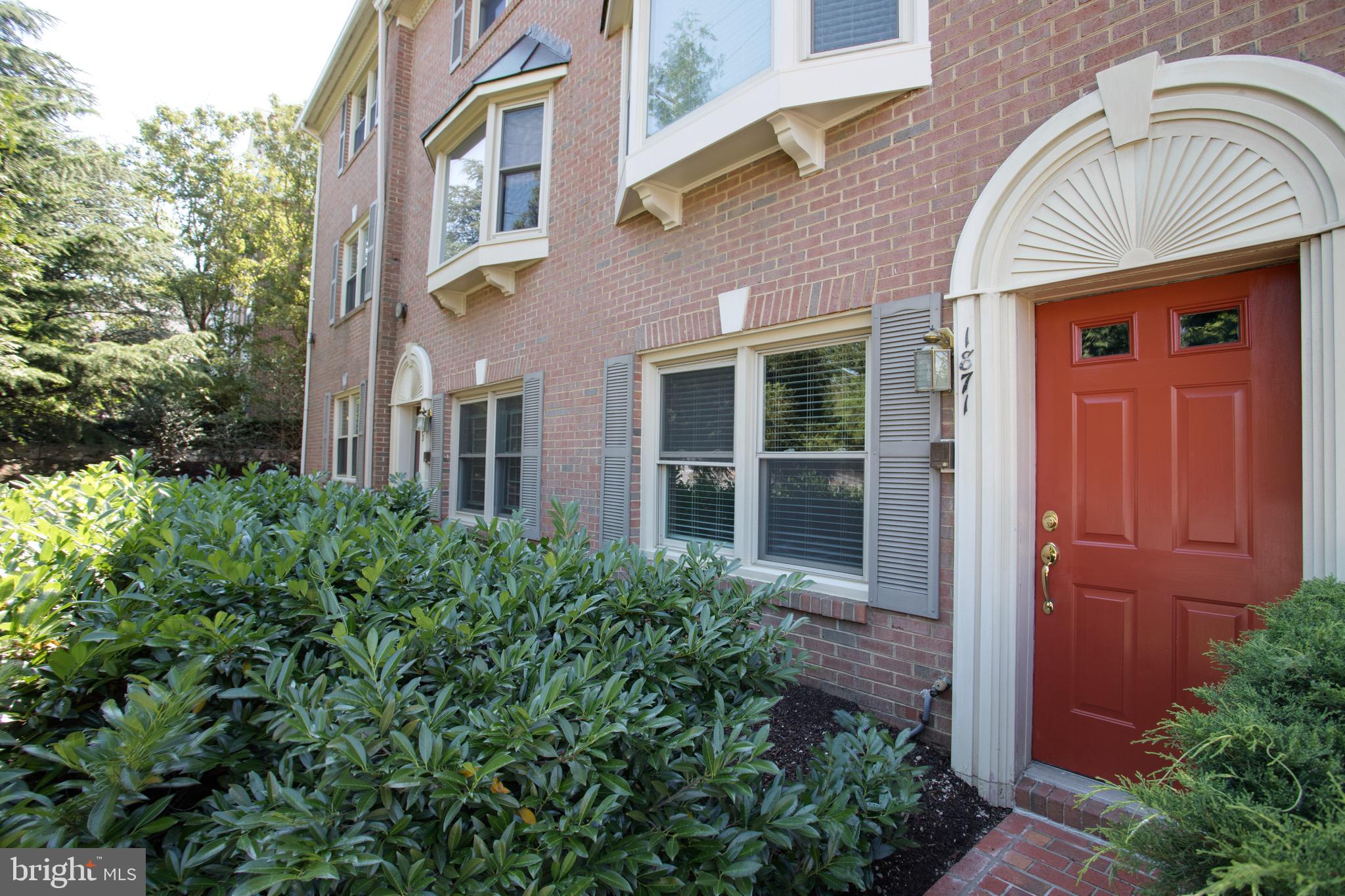 ARLINGTON CREST - Residential Lease