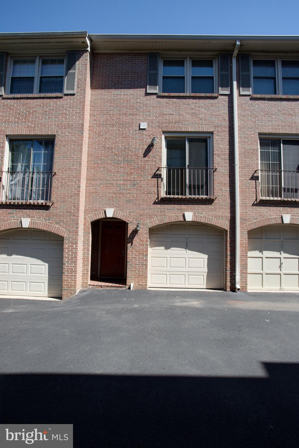 ARLINGTON CREST - Residential Lease