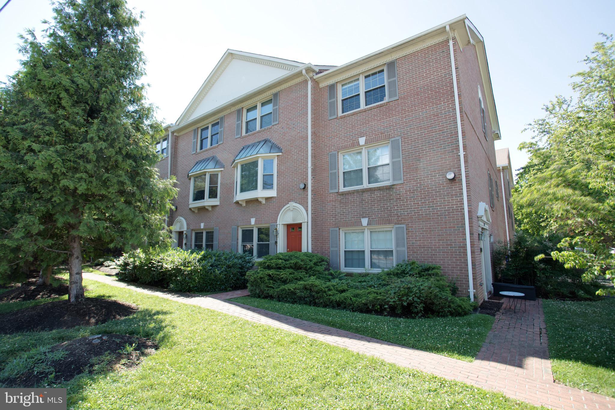 ARLINGTON CREST - Residential Lease