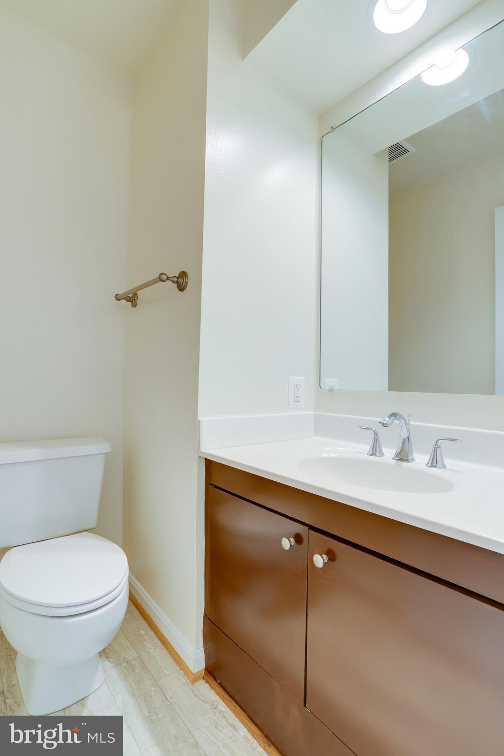 ARLINGTON CREST - Residential Lease