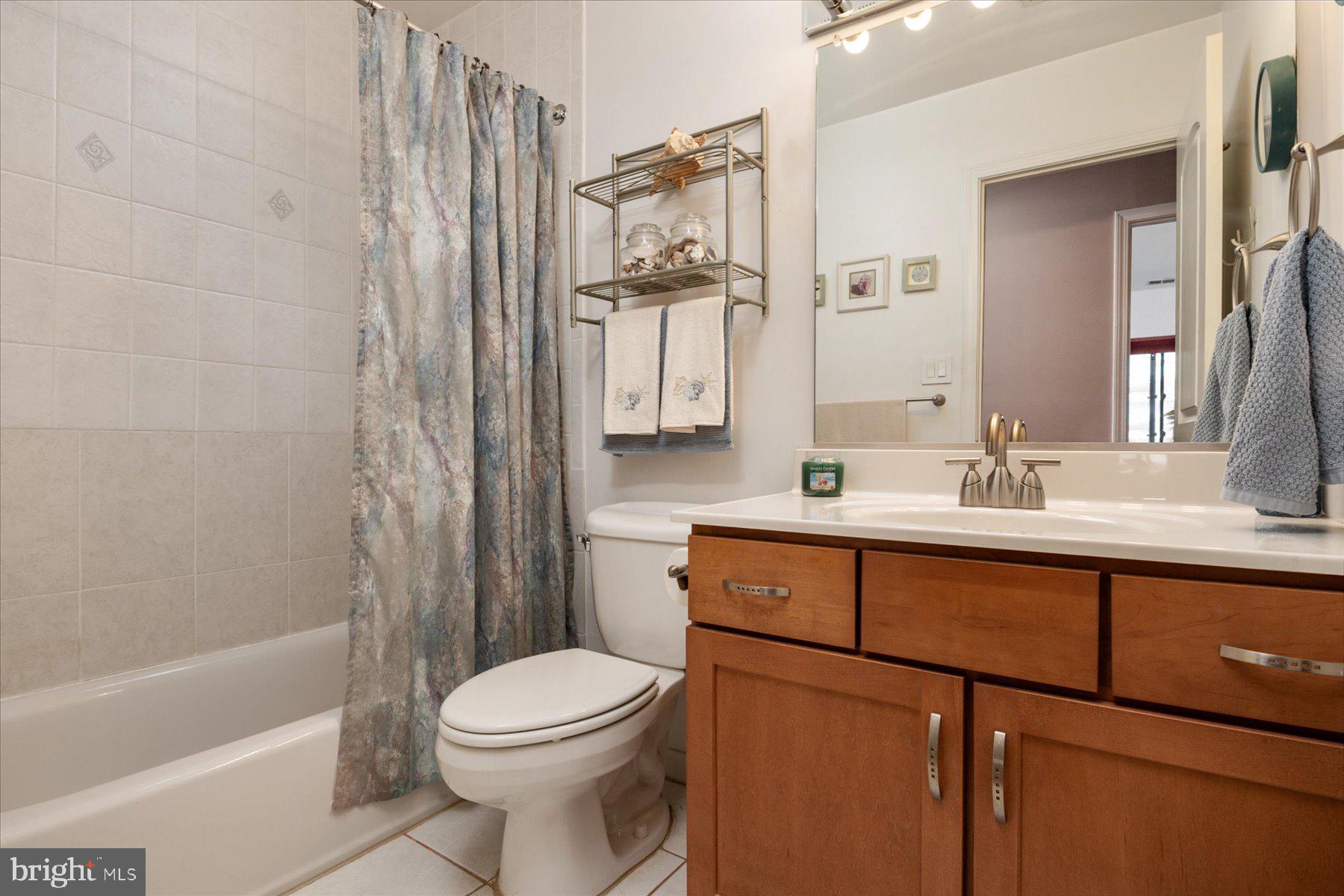 NORTH GREEN CONDOMINIUMS - Residential