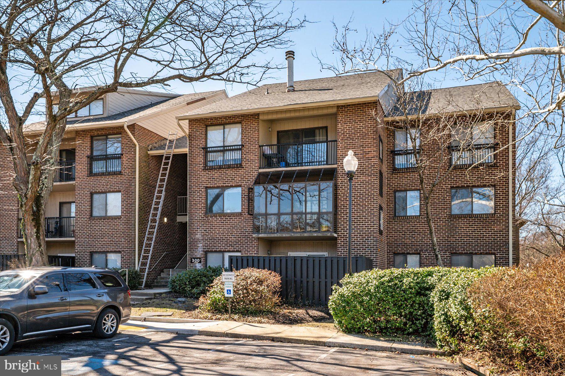 NORTH GREEN CONDOMINIUMS - Residential