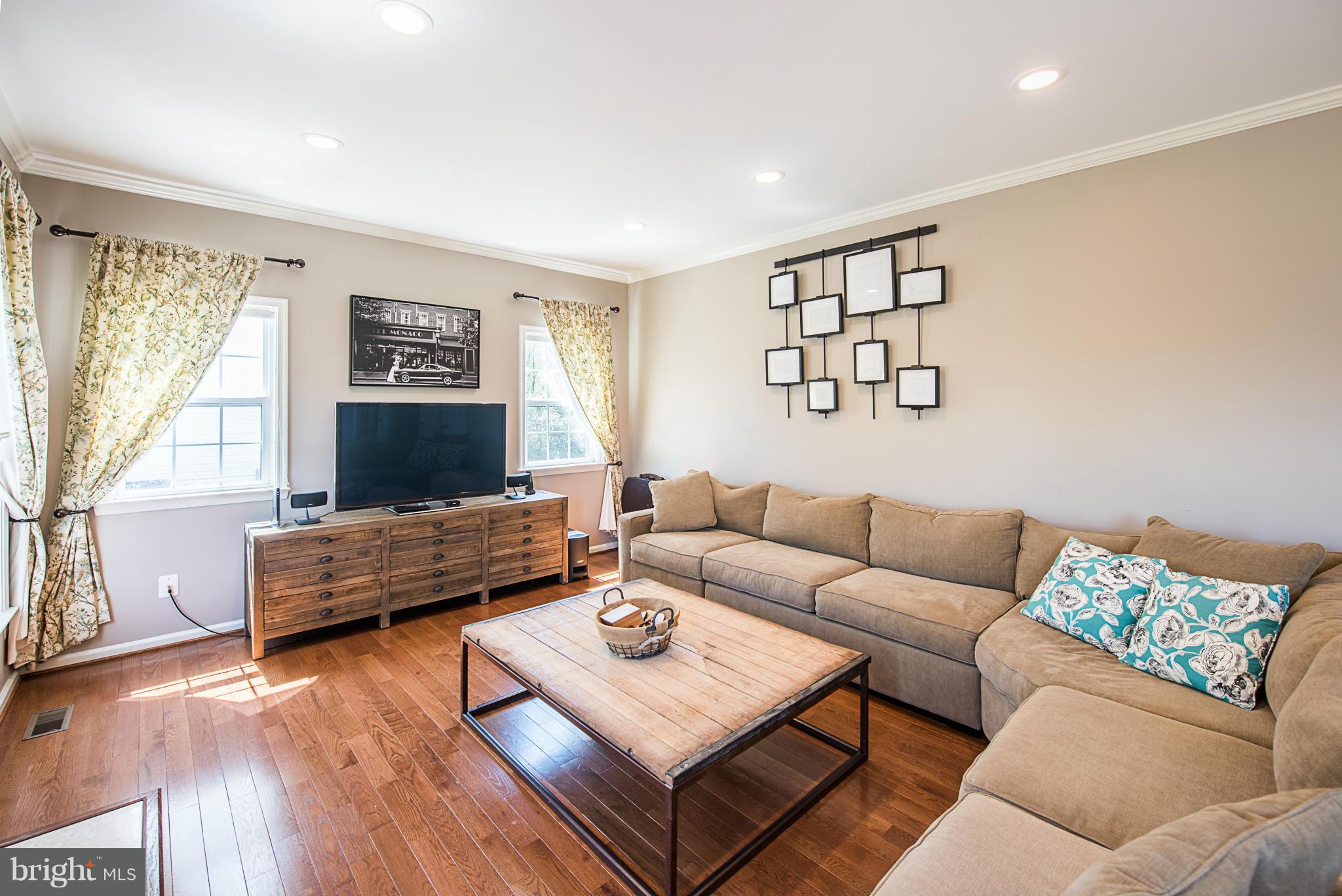 SIGNATURE AT BROADLANDS - Residential