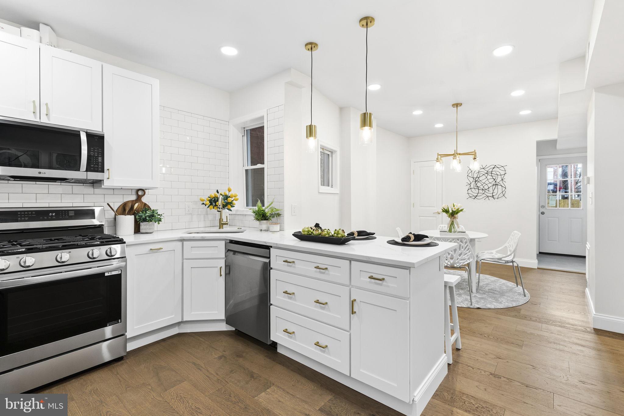 ALBEMARLE SQUARE - Residential