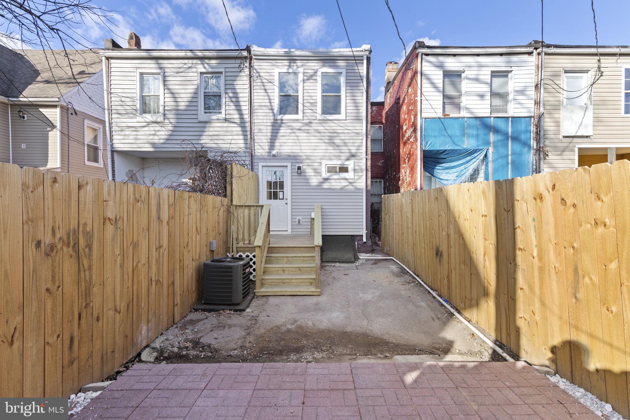 ALBEMARLE SQUARE - Residential