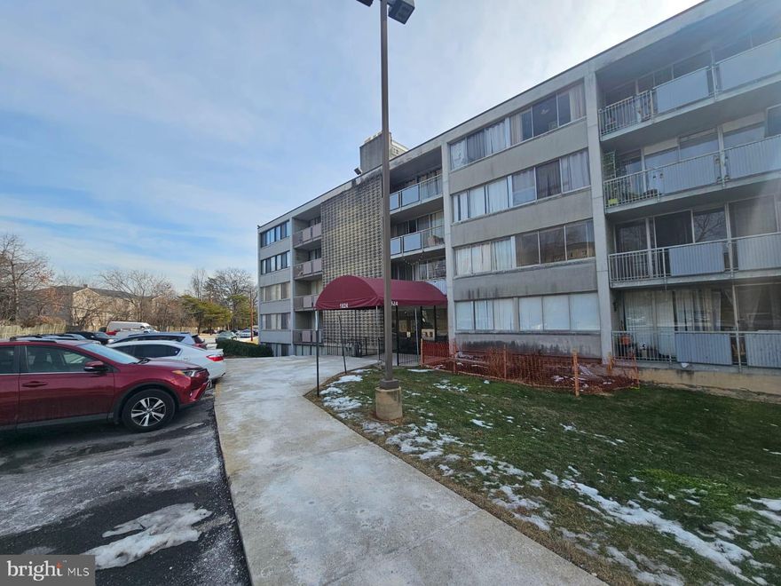 Welcome to this cozy third-floor one-bedroom condo, offering a great blend of comfort and convenience. Durable ceramic tile flooring runs throughout for easy maintenance. The unit features a spacious living room with a dining nook and a large balcony—perfect for enjoying fresh air. The bedroom gets plenty of natural light thanks to its oversized windows. Plus, the common laundry room is just down the hall. Conveniently located near I-495, shopping centers, and bus routes. Don't miss out, schedule today.