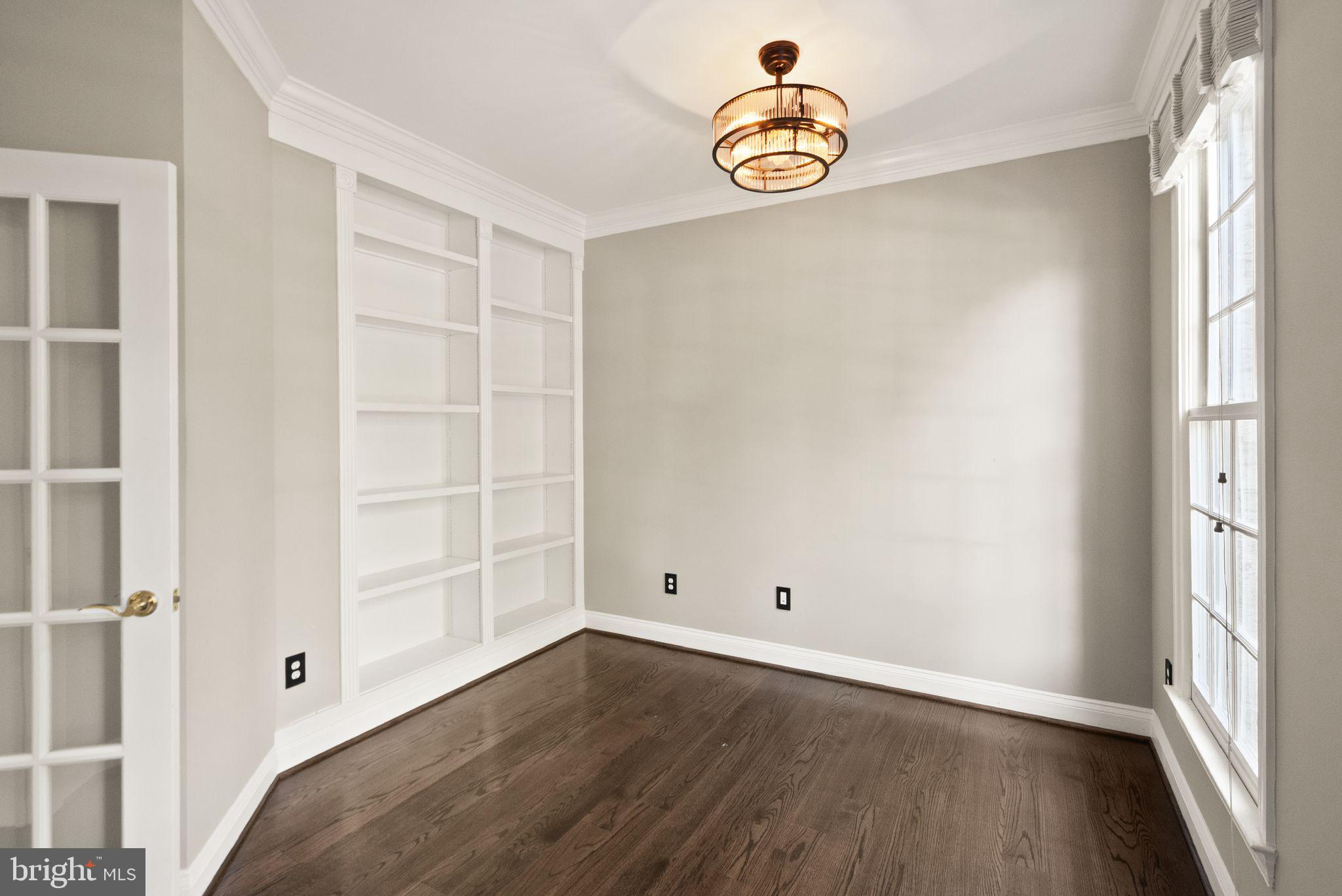 LAKE MANASSAS ESTATES - Residential