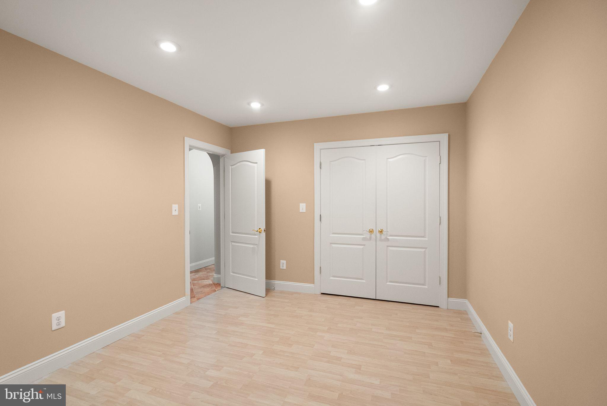 LAKE MANASSAS ESTATES - Residential