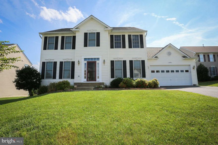 Fantastic location on a cul-de-sac street in. This delightful home offers bright and spacious rooms, a much desired open floor plan, and just the perfect touches of elegance. The open floor plan, coupled with the sliding doors that open to a large deck.  A great home for entertaining. Cozy gas fireplace, kitchen island/breakfast bar, chair rail & crown molding, and much more!