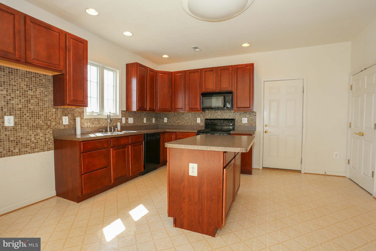 SALEM FIELDS - Residential