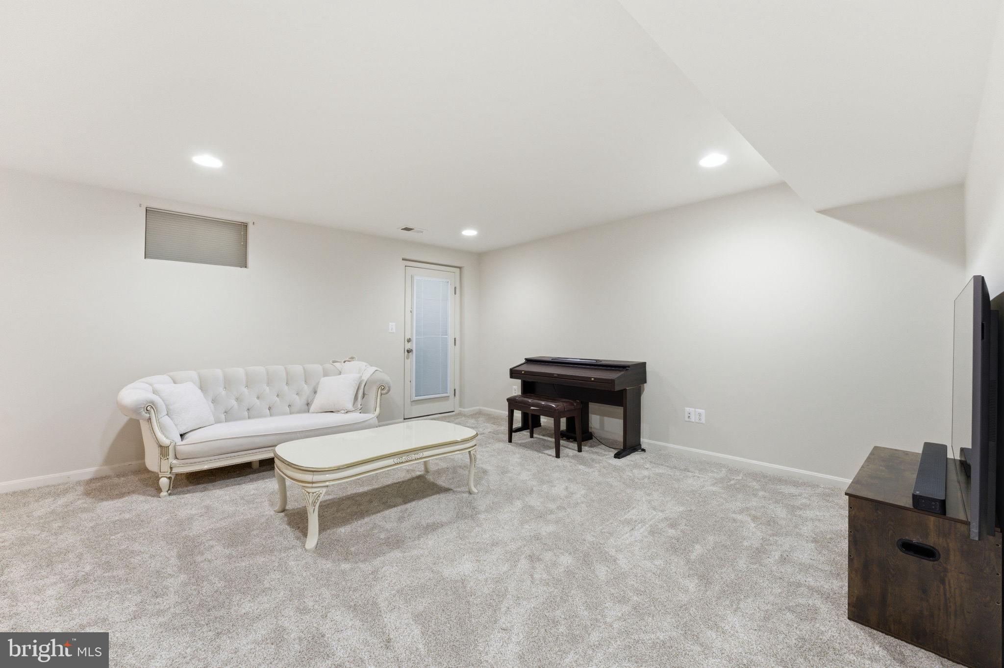 PEMBROOKE - Residential