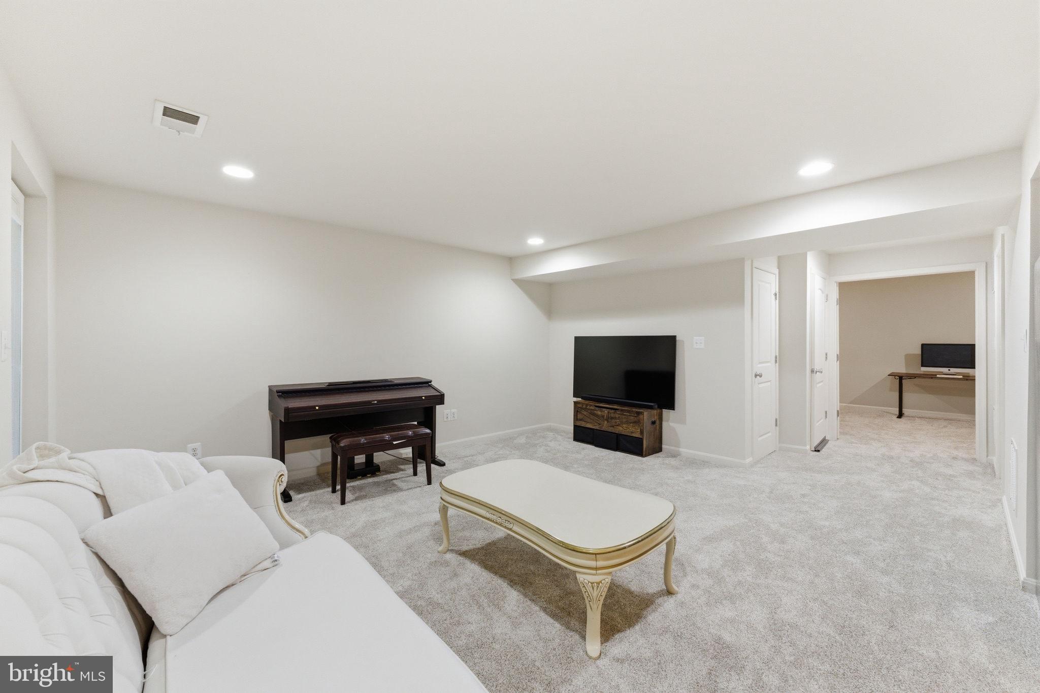 PEMBROOKE - Residential