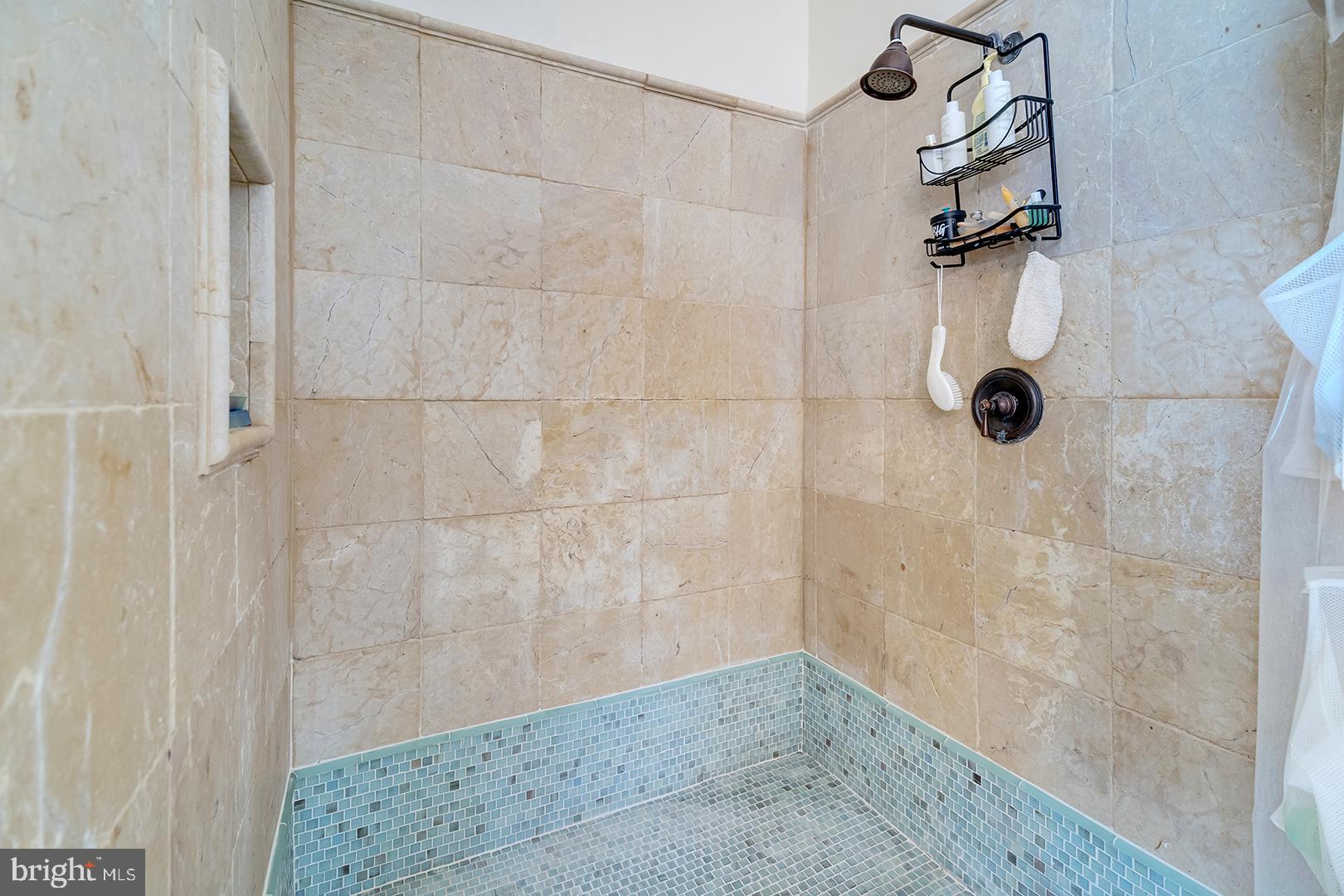 WAGAMONS WEST SHORES - Residential