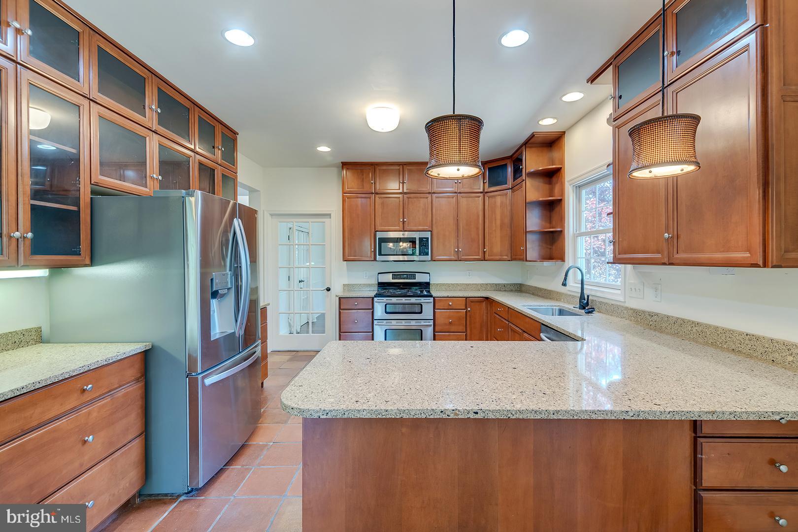 142 W SHORE DRIVE