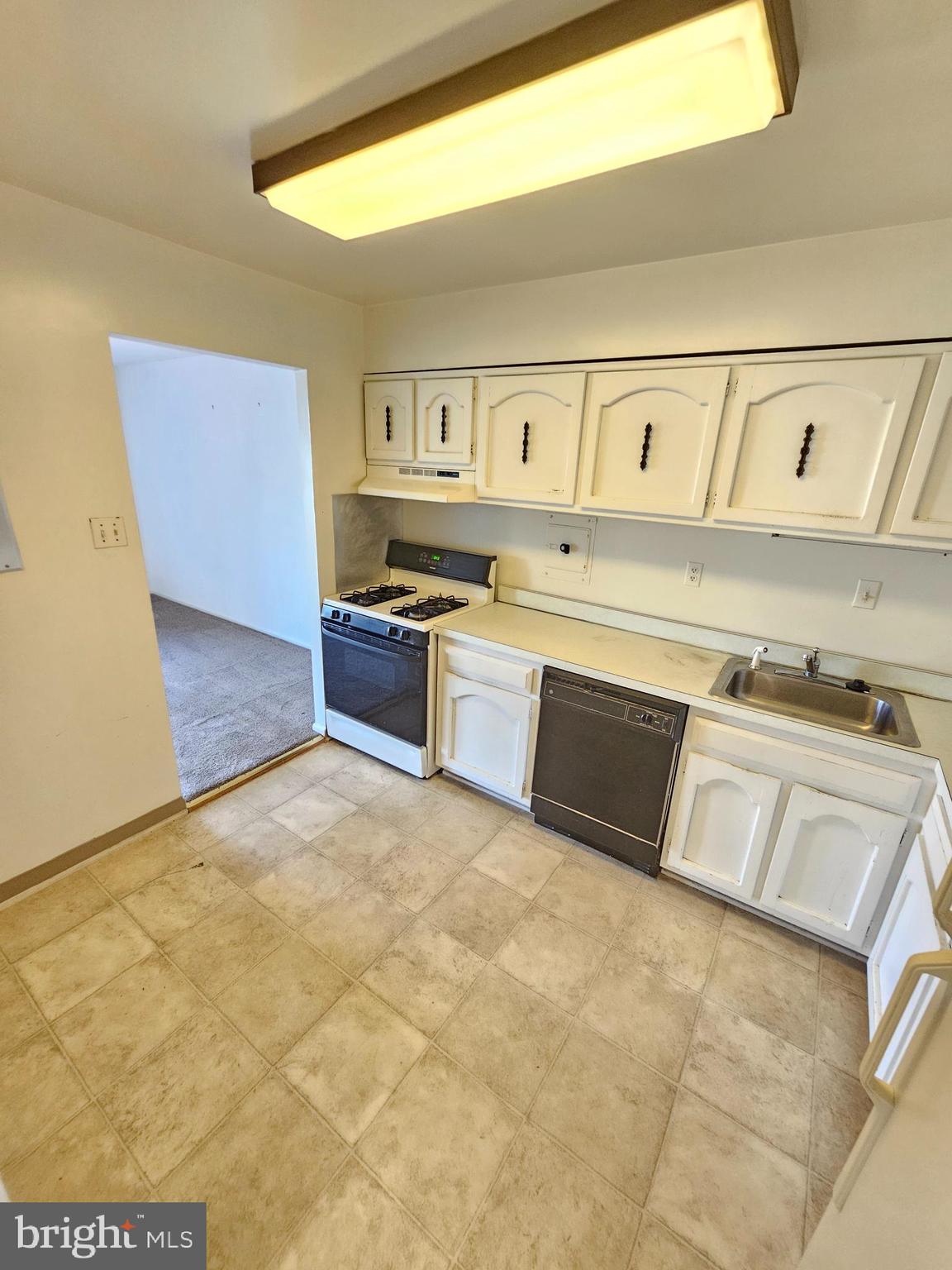 AMERICANA CENTRE - Residential Lease