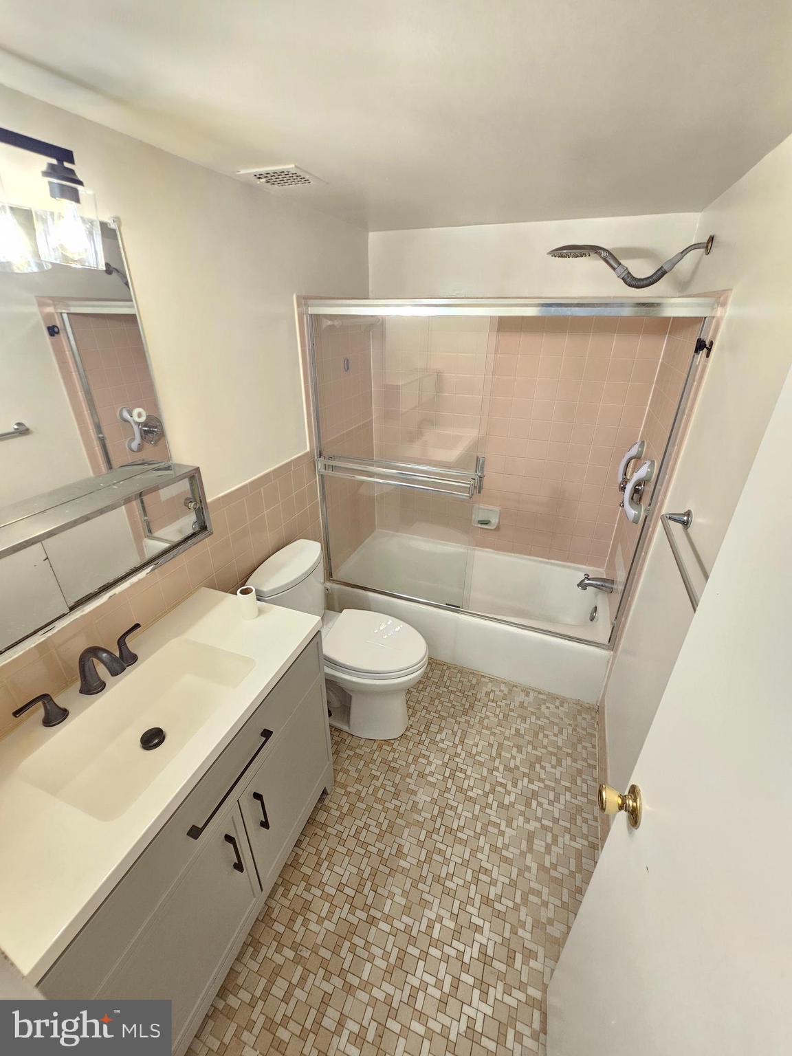 AMERICANA CENTRE - Residential Lease