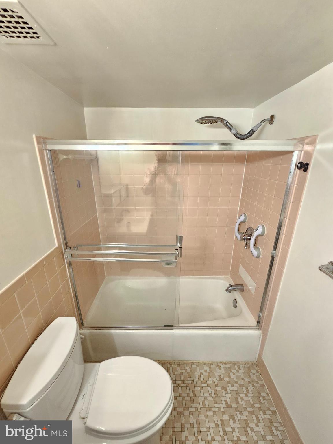 AMERICANA CENTRE - Residential Lease