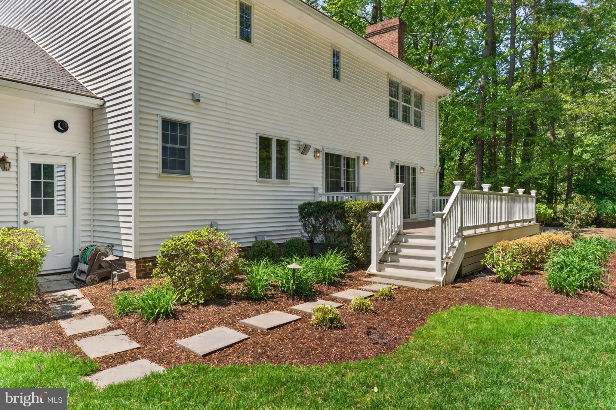 4085 GROSSE POINT DRIVE