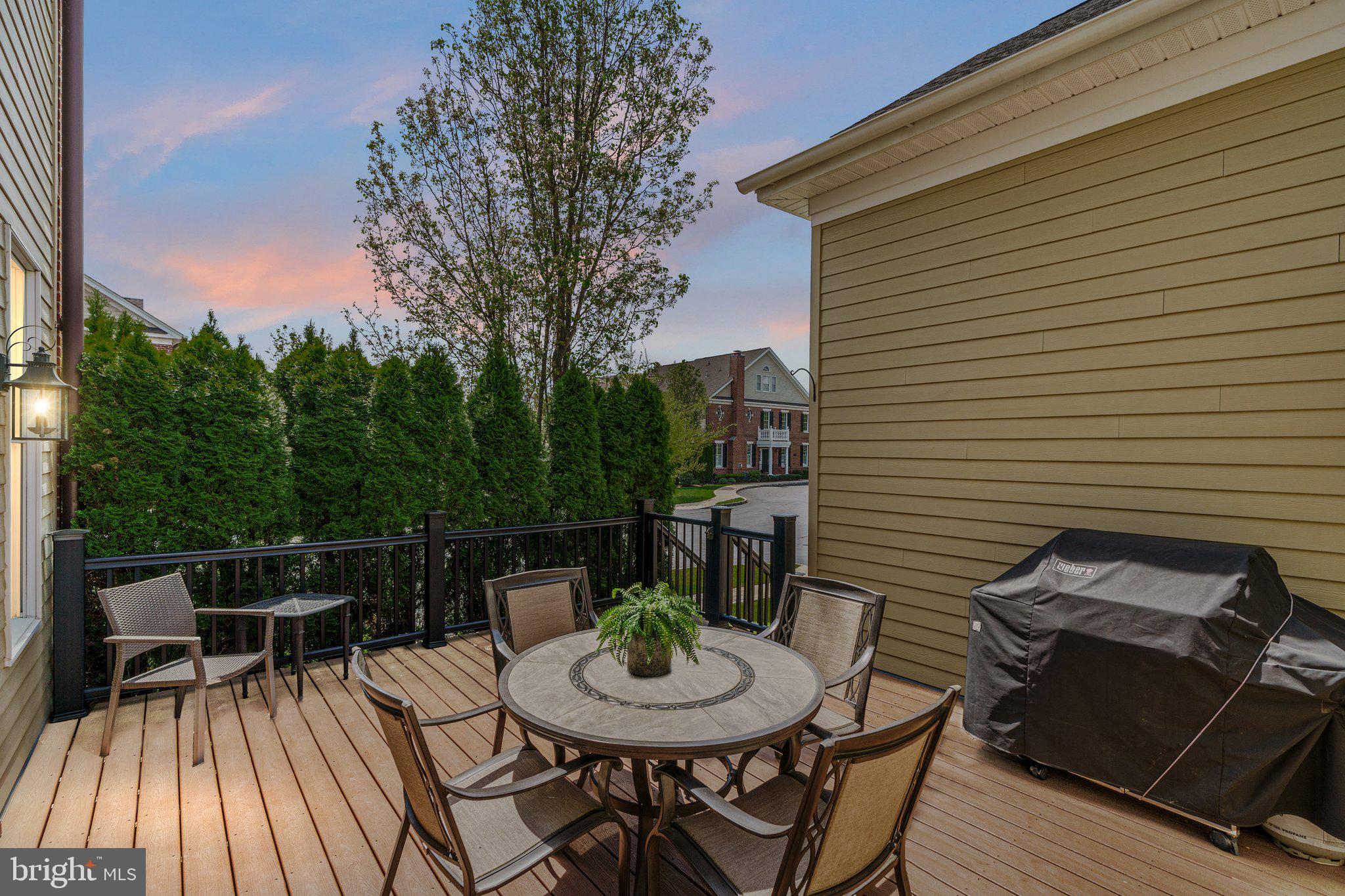 NEWTOWN WALK - Residential