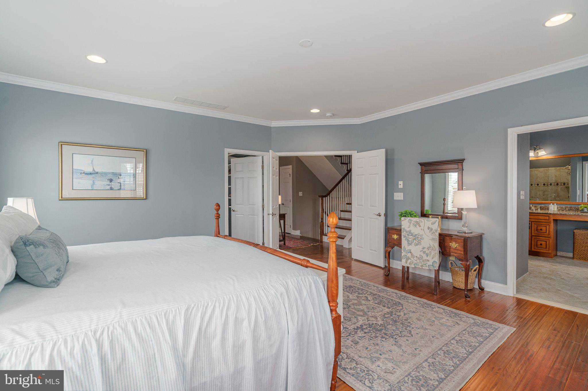 NEWTOWN WALK - Residential