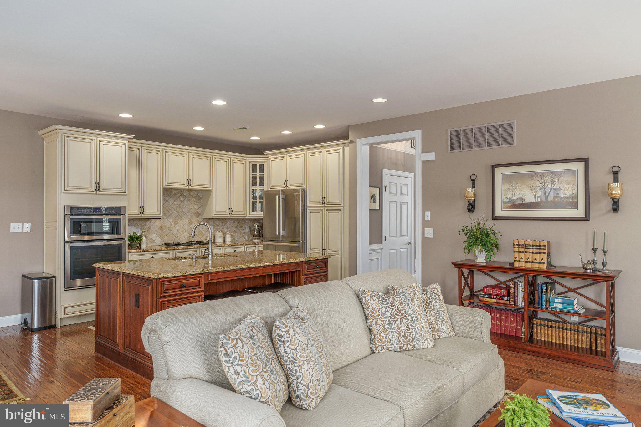 NEWTOWN WALK - Residential