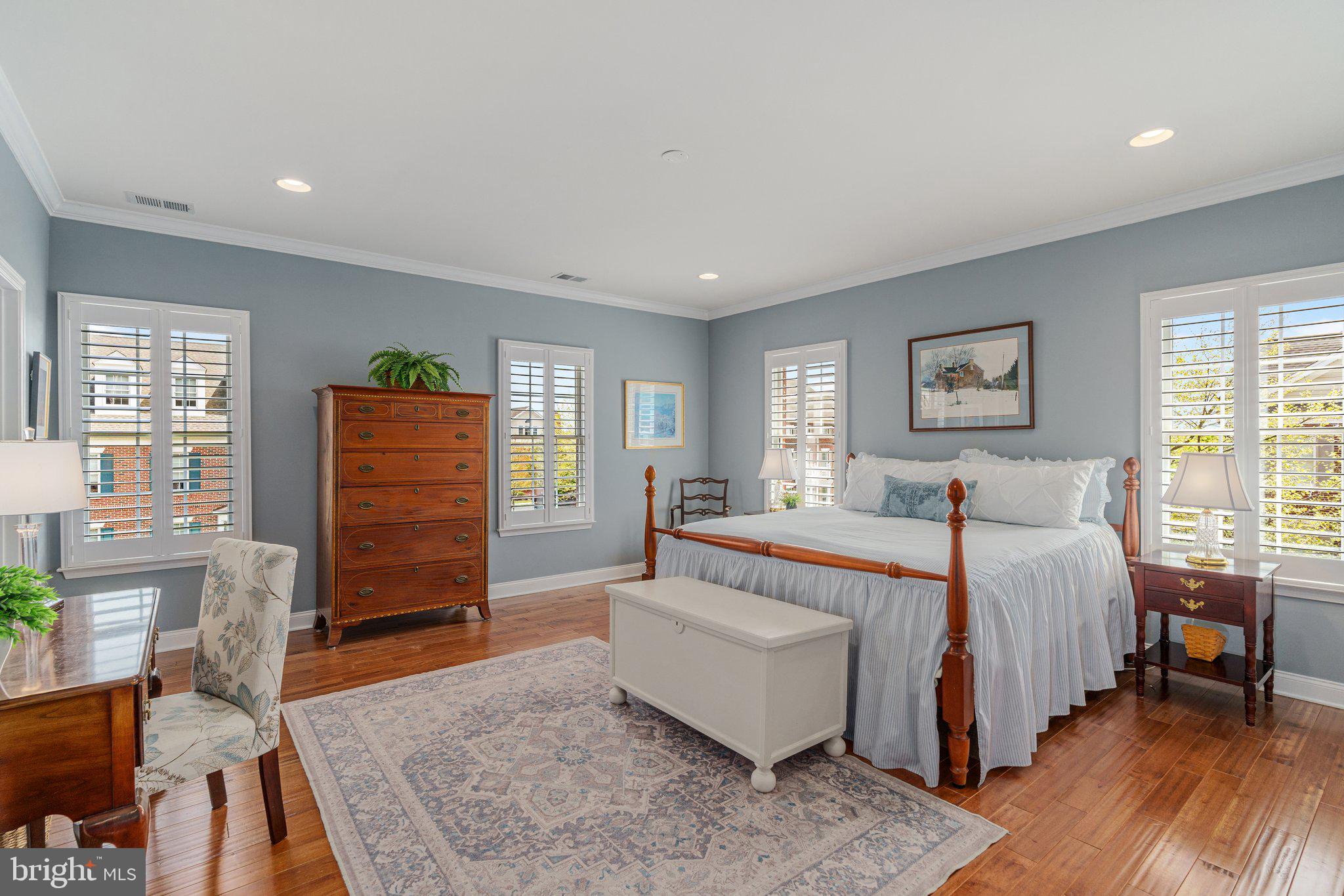 NEWTOWN WALK - Residential