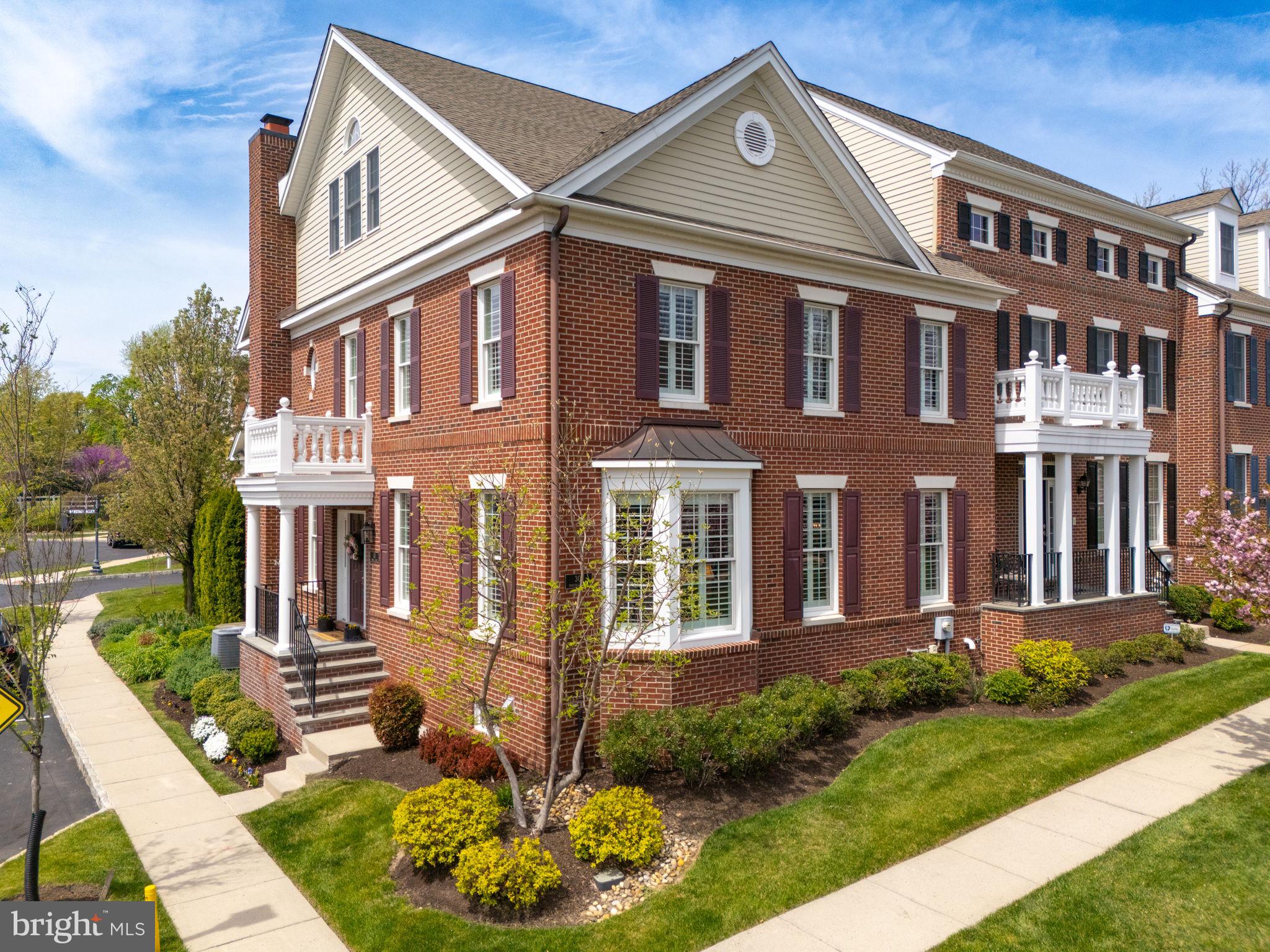 NEWTOWN WALK - Residential