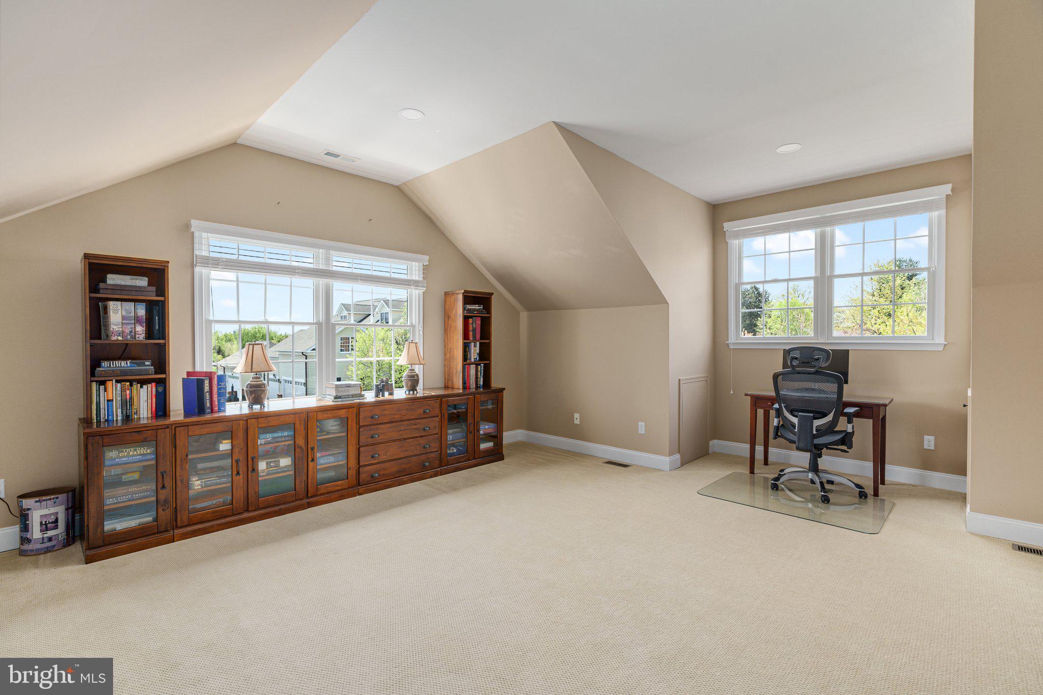 NEWTOWN WALK - Residential