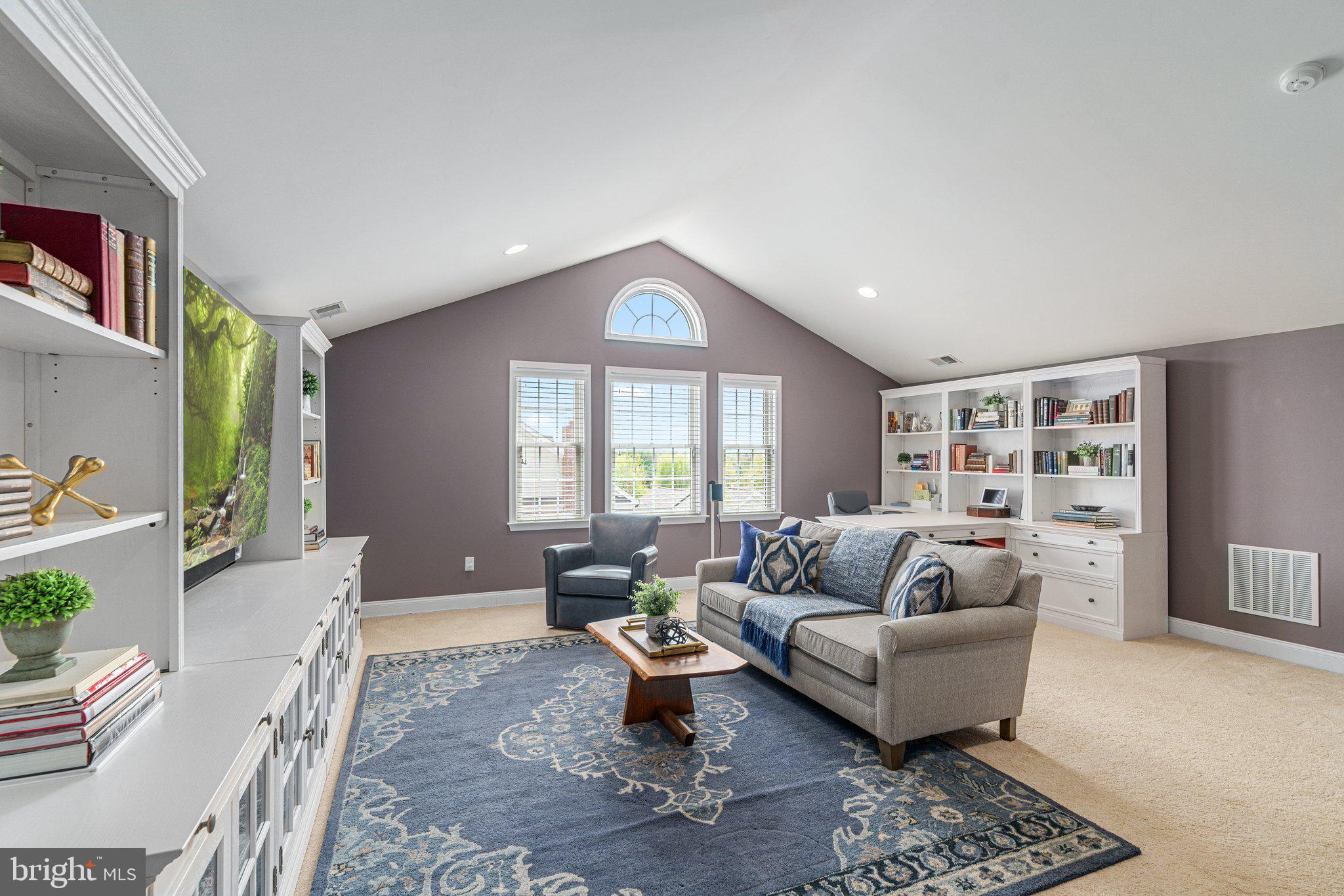 NEWTOWN WALK - Residential