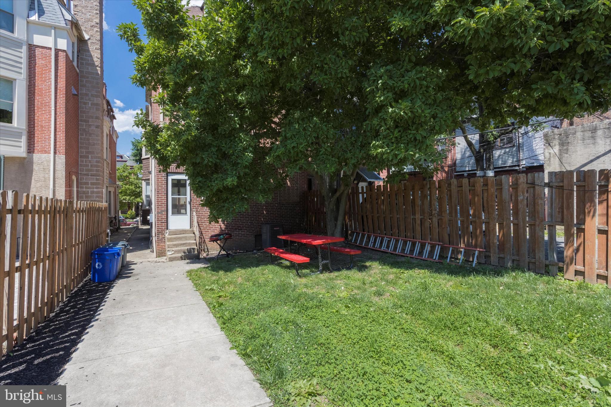 UNIVERSITY CITY - Residential