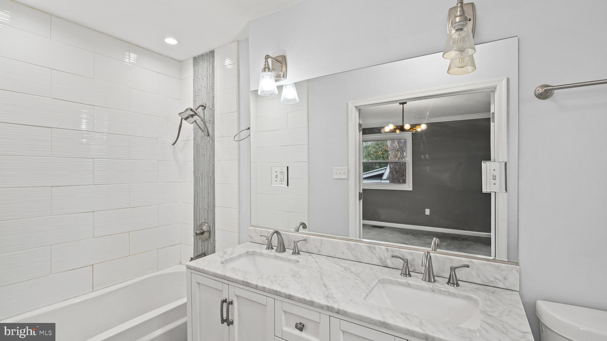 LAURAVILLE HISTORIC DISTRICT - Residential