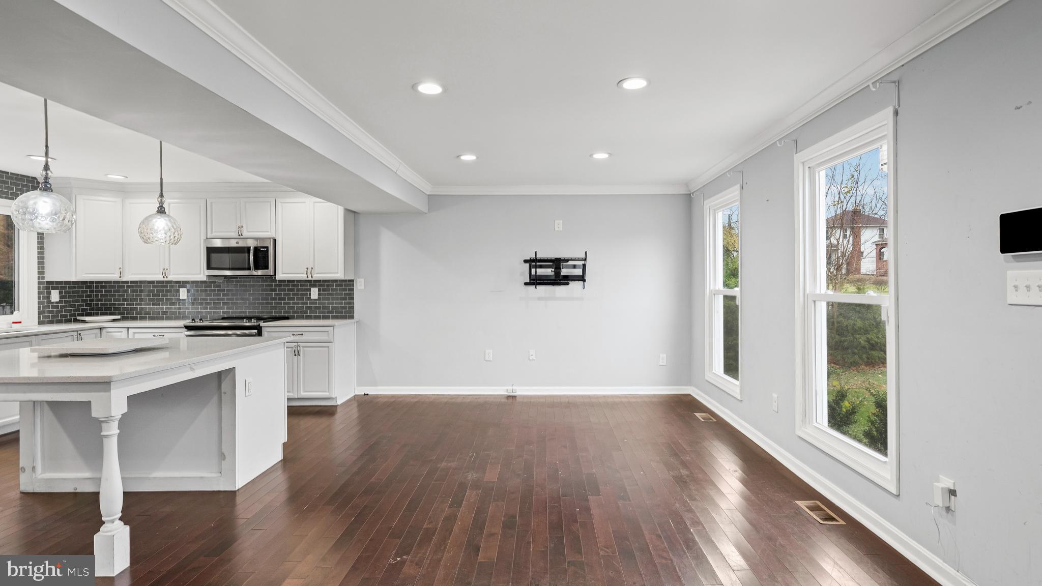 LAURAVILLE HISTORIC DISTRICT - Residential