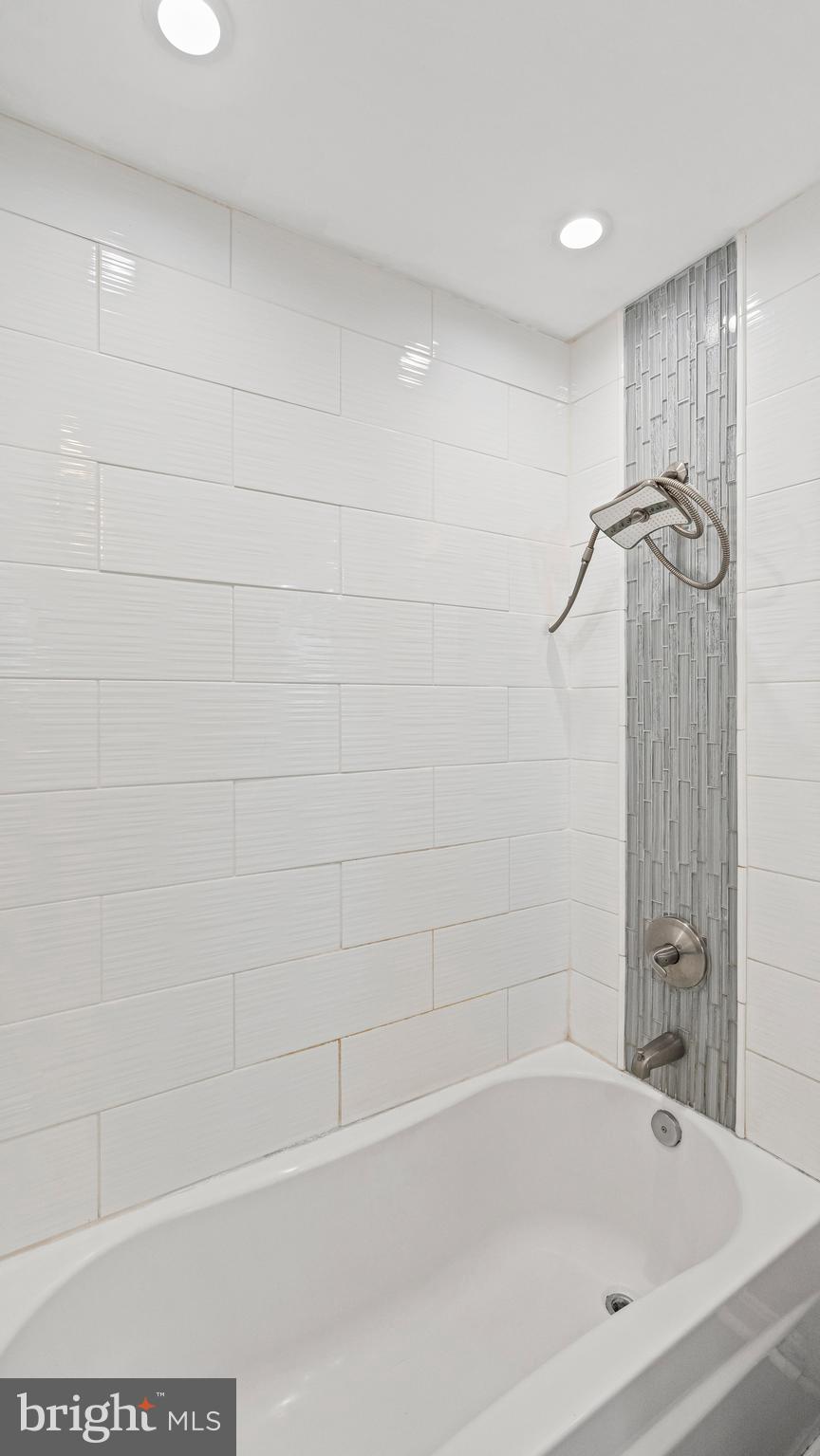 LAURAVILLE HISTORIC DISTRICT - Residential