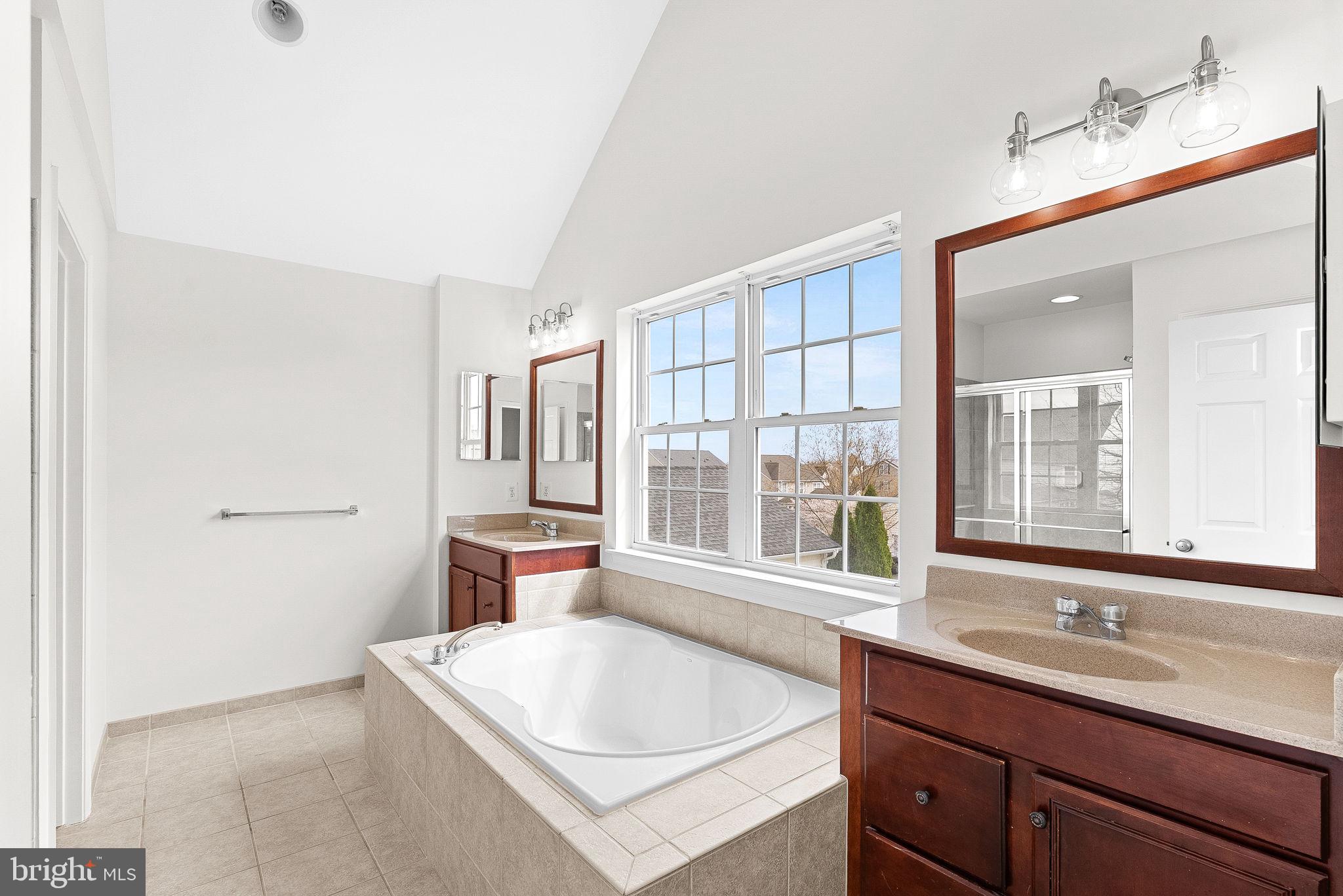 SOUTH RIDING - Residential