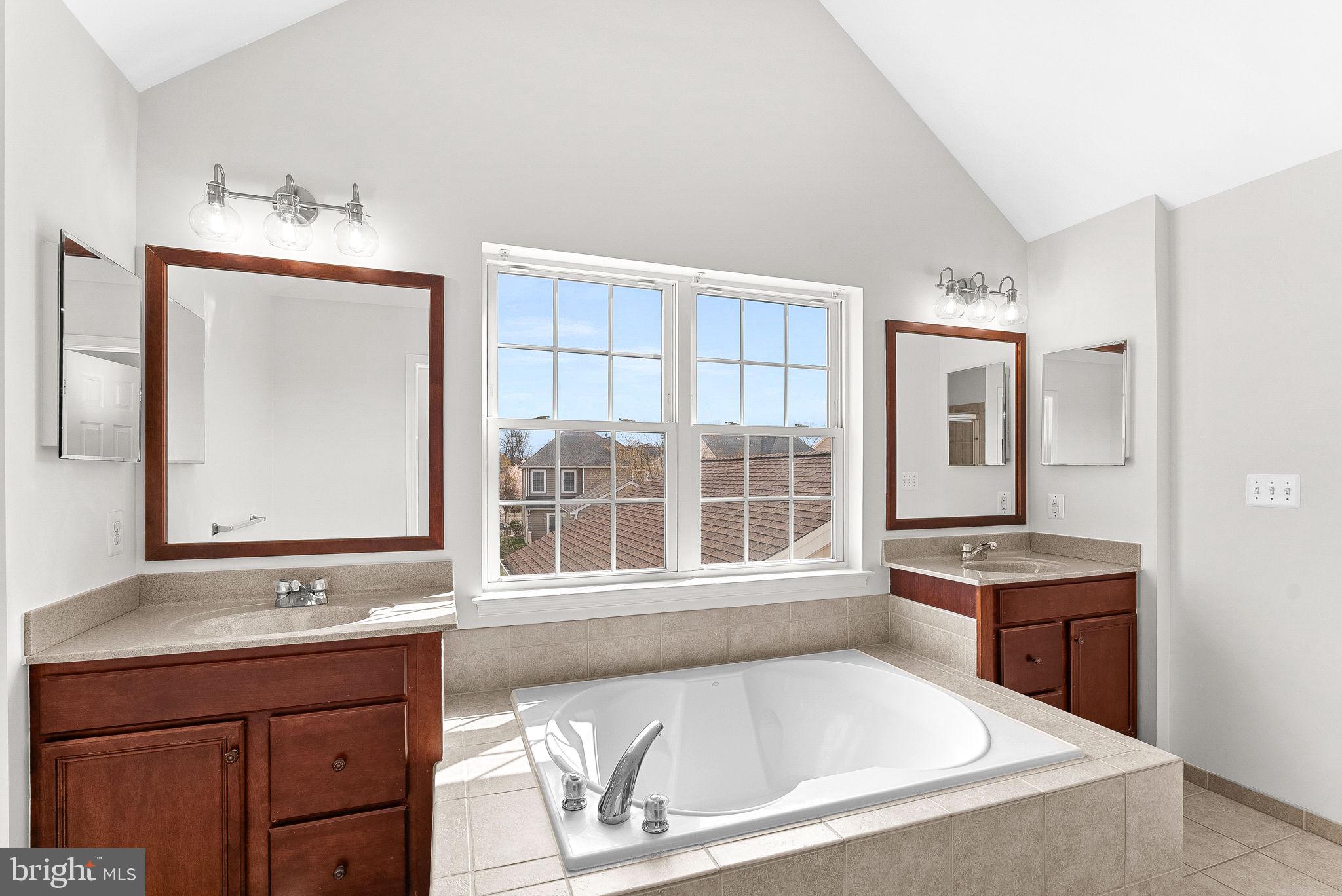 SOUTH RIDING - Residential