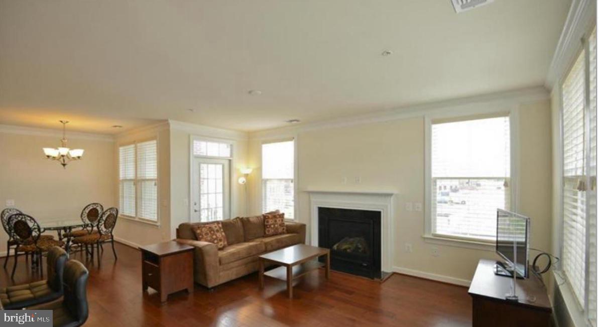 DISCOVERY SQUARE - Residential Lease