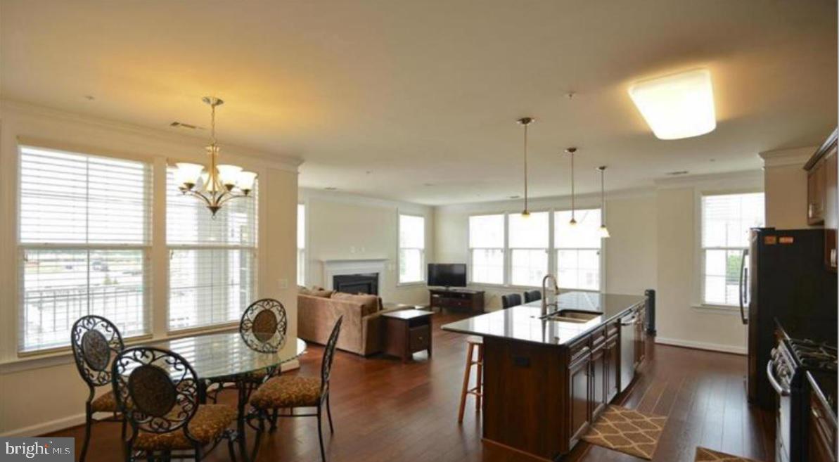 DISCOVERY SQUARE - Residential Lease