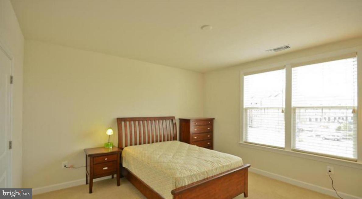 DISCOVERY SQUARE - Residential Lease