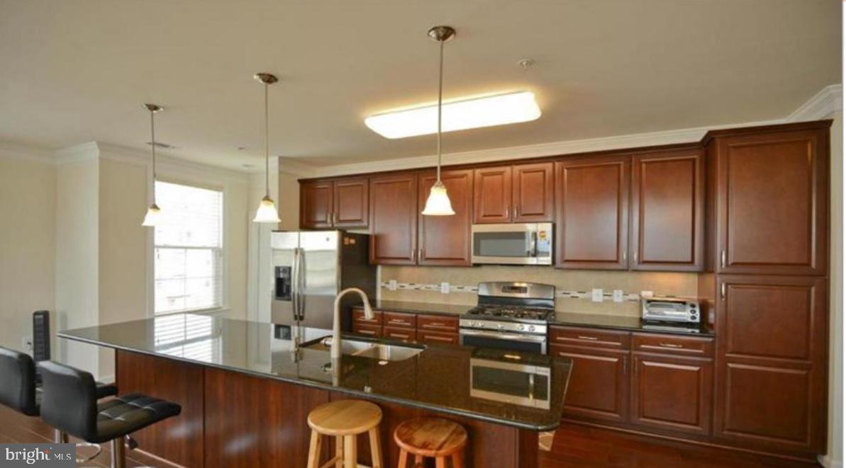 DISCOVERY SQUARE - Residential Lease