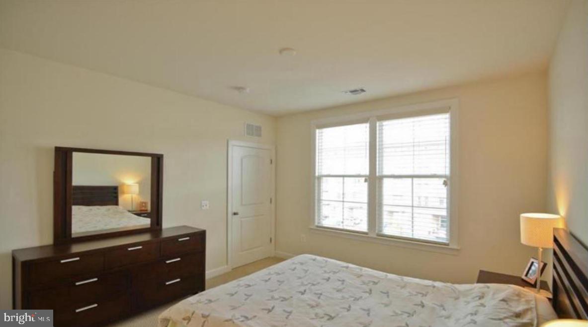 DISCOVERY SQUARE - Residential Lease