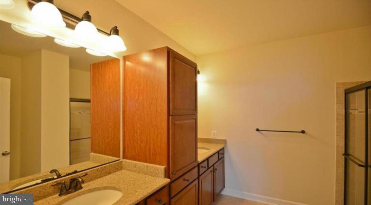 DISCOVERY SQUARE - Residential Lease