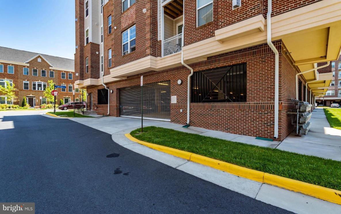 DISCOVERY SQUARE - Residential Lease